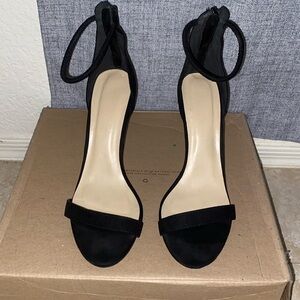 Black Skinny Heel Pumps